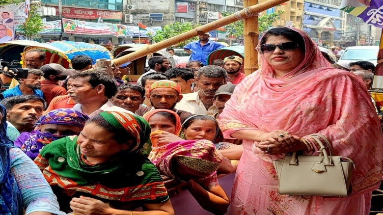 হৃদয়ের অতল গহ্বর থেকে উচ্চারিত এক দ্বীপ কন্যার না বলা কিছু কথা...