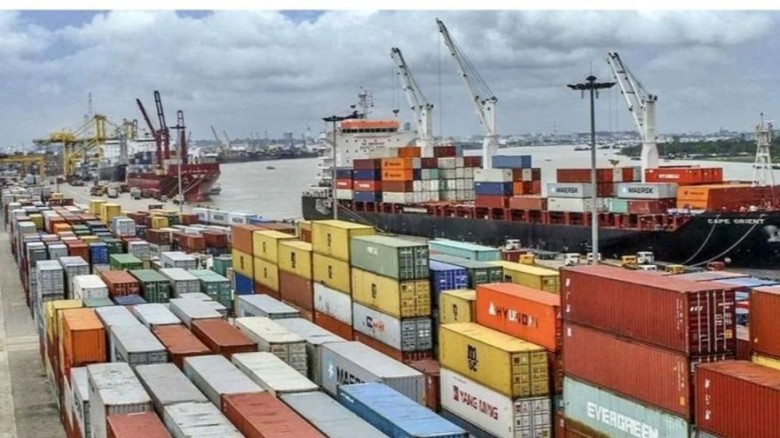 ১২০০ টন কাঁচামাল নিয়ে জাহাজডুবি