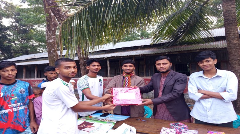 হাতিয়ায় মহান বিজয়ের মাস উপলক্ষে শিবিরের প্রীতি ফুটবল টুর্নামেন্ট