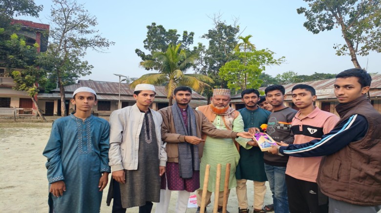 বিজয় দিবস উপলক্ষে ছাত্রশিবিরের ক্রীড়া সামগ্রী উপহার প্রদান