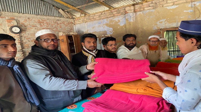হাতিয়ায় ‘ডুনেট ফর গুড’-এর উদ্যোগে শীতার্তদের মাঝে কম্বল বিতরণ