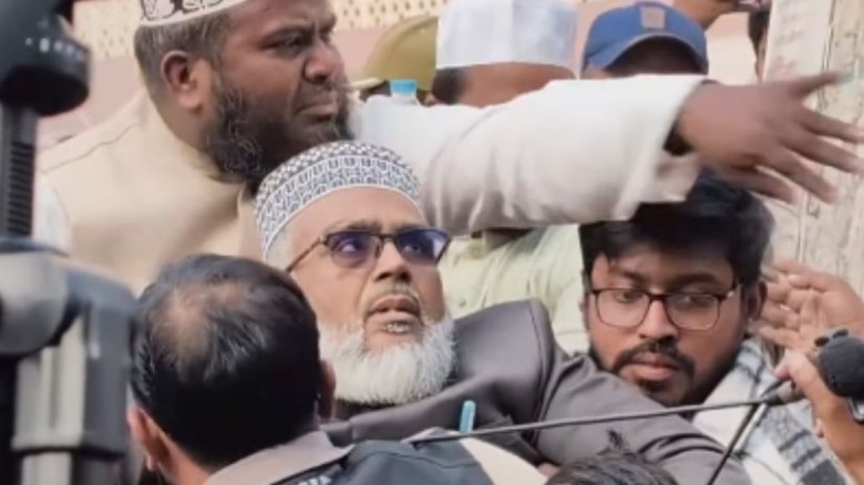 বক্তব্য প্রদানকালে মৃত্যুর কোলে ঢলে পড়লেন জেলা জামায়াত আমির