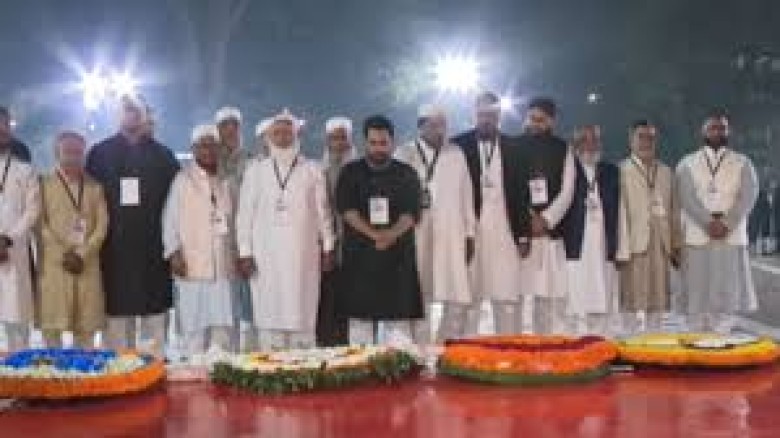 প্রথমবারের মতো শহীদ মিনারে শ্রদ্ধা জানানো নিয়ে যা বললেন জামা