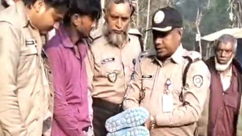 নোয়াখালীতে জুতার ভেতর ইয়াবা পাচার, গ্রেপ্তার ১