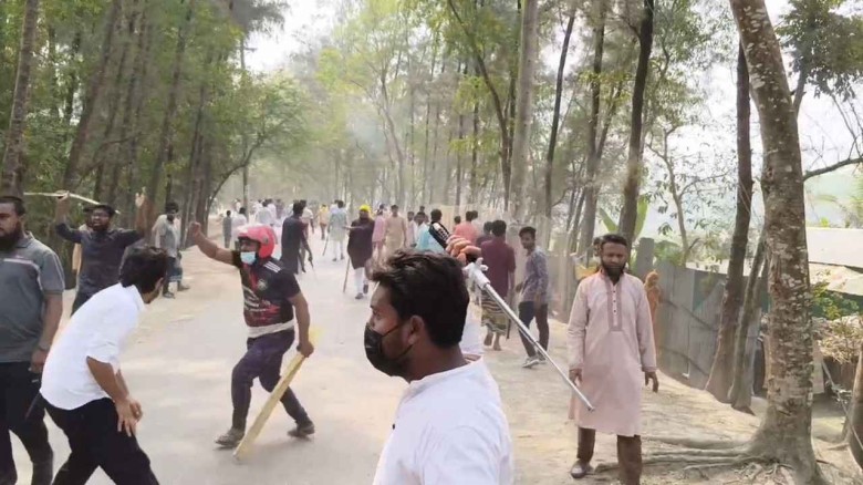 হাতিয়ায় সংসদ সদস্য হান্নান মাসুদের গাড়িবহরে হামলা, অবরুদ্ধসহ